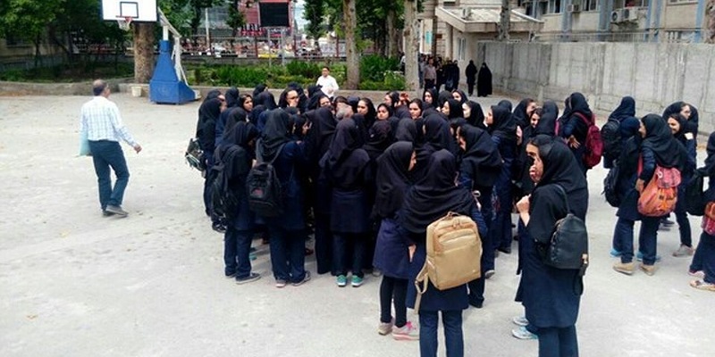 برخورد با دانش آموزان معترض یک مدرسه