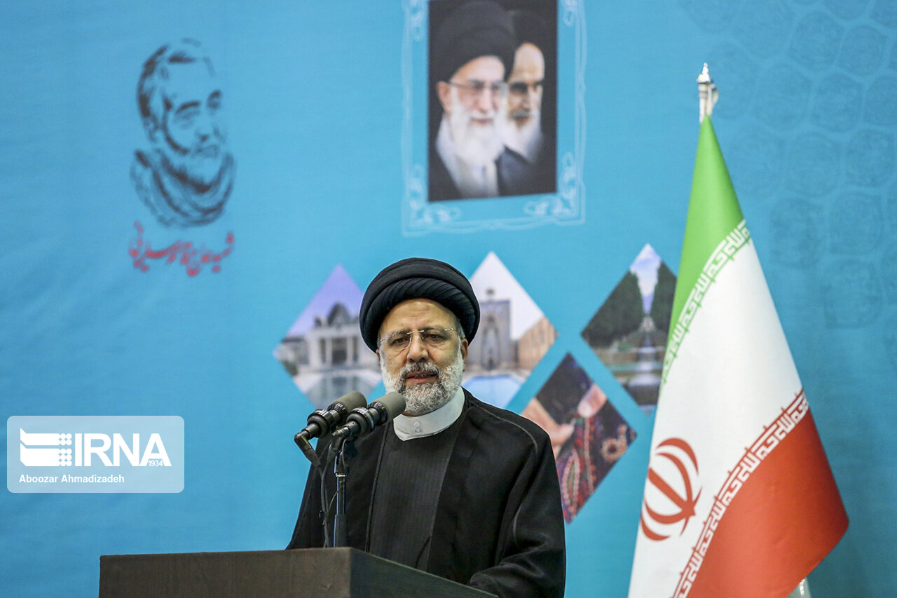 رییسی: برخی معنای حضور بین مردم را درست درک نکردند