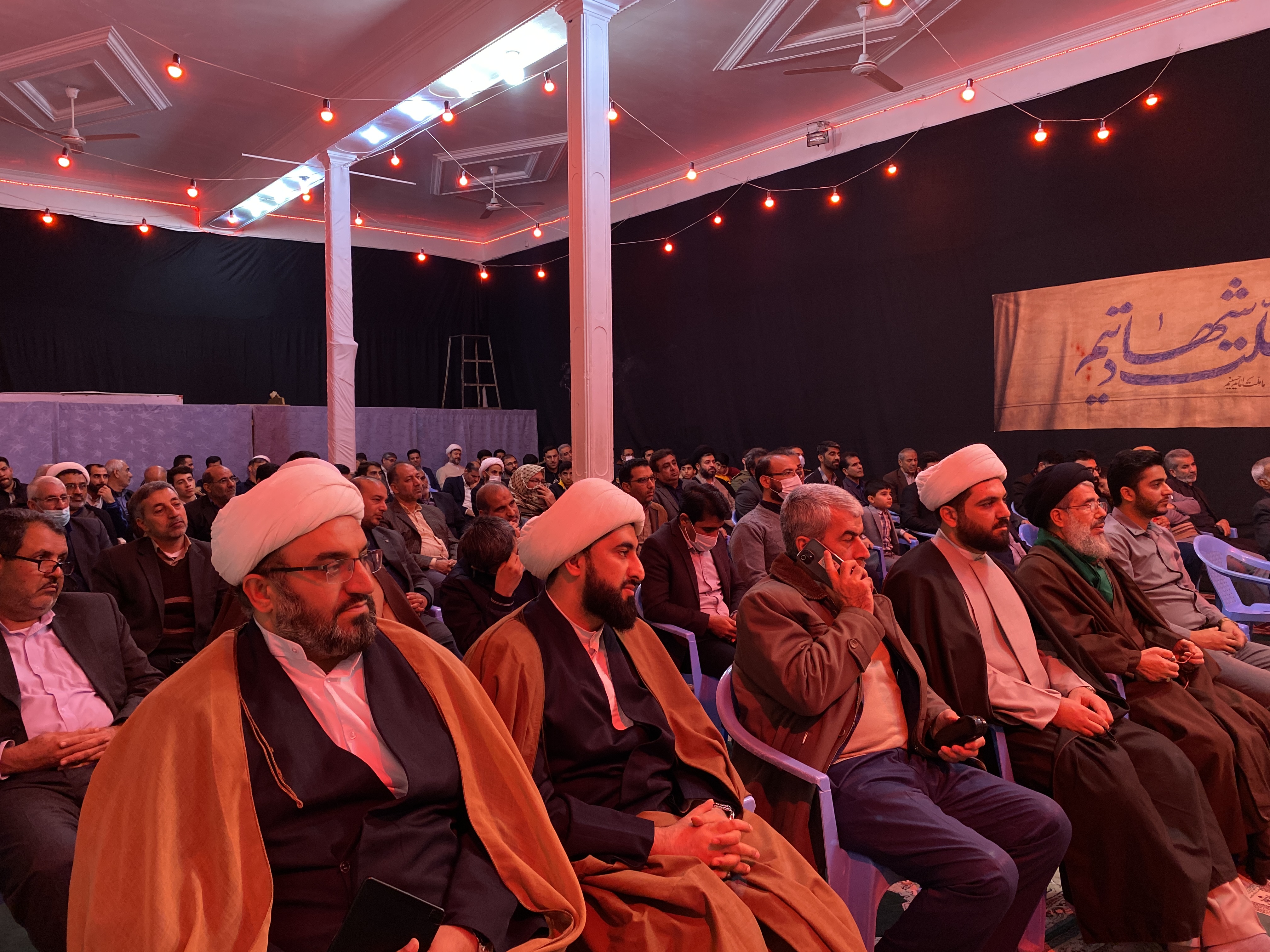 سومین شب‌ شعر عقیق سلیمان-یادبود شهید حاج قاسم سلیمانی و ابو مهدی المهندس- با حضور شاعران برجسته کشوری به دو زبان فارسی و عربی در مسجد حضرت رسول صلی الله علیه و آله و سلم با همراهی جمعی از مردم ولایتمدار شهرستان شوش برگزار شد.