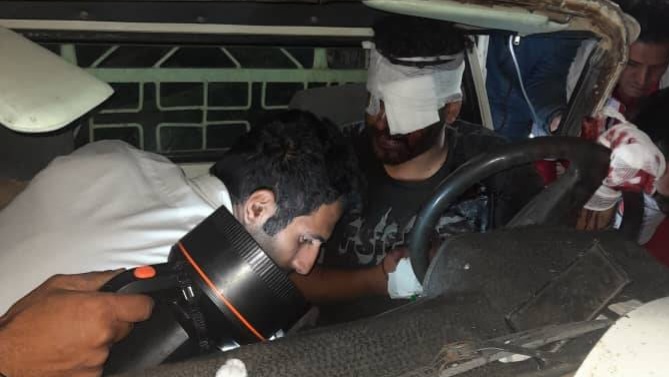 نجات جان راننده وانت پیکان  توسط آتش نشانان در شوش